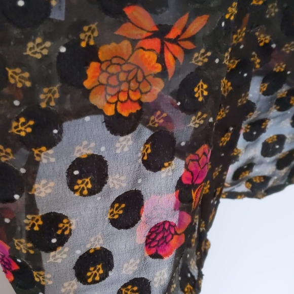 Button-up - Picture 3 of 3